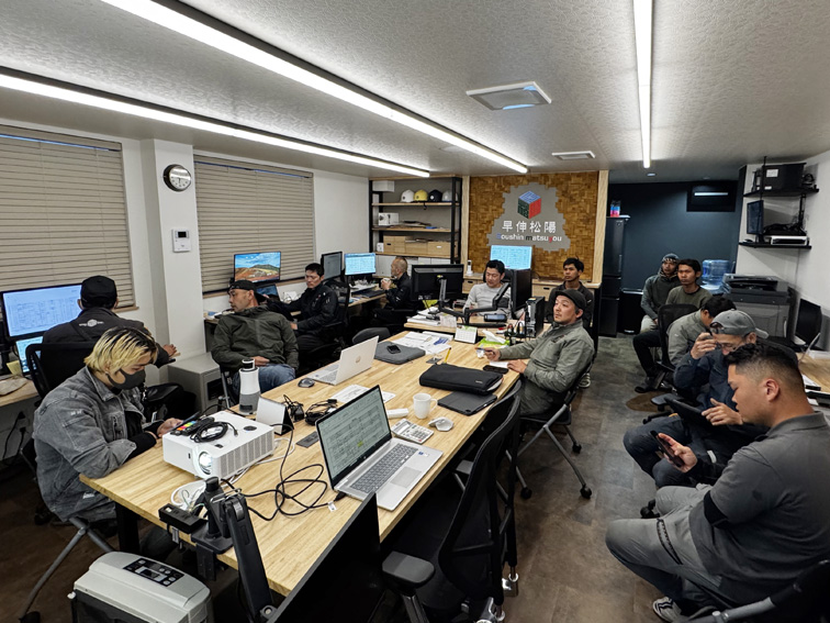 全体ミーティングの写真