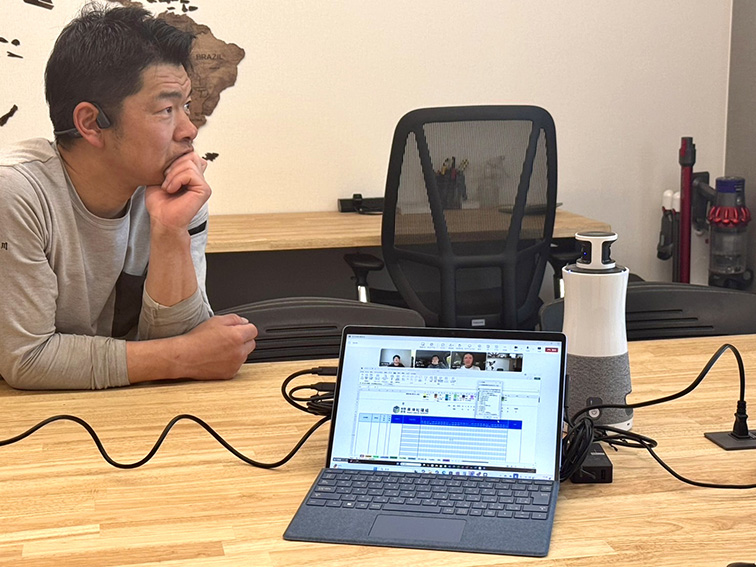 オンライン会議の写真