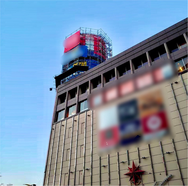 写真(屋上塔屋サイン足場工事)
