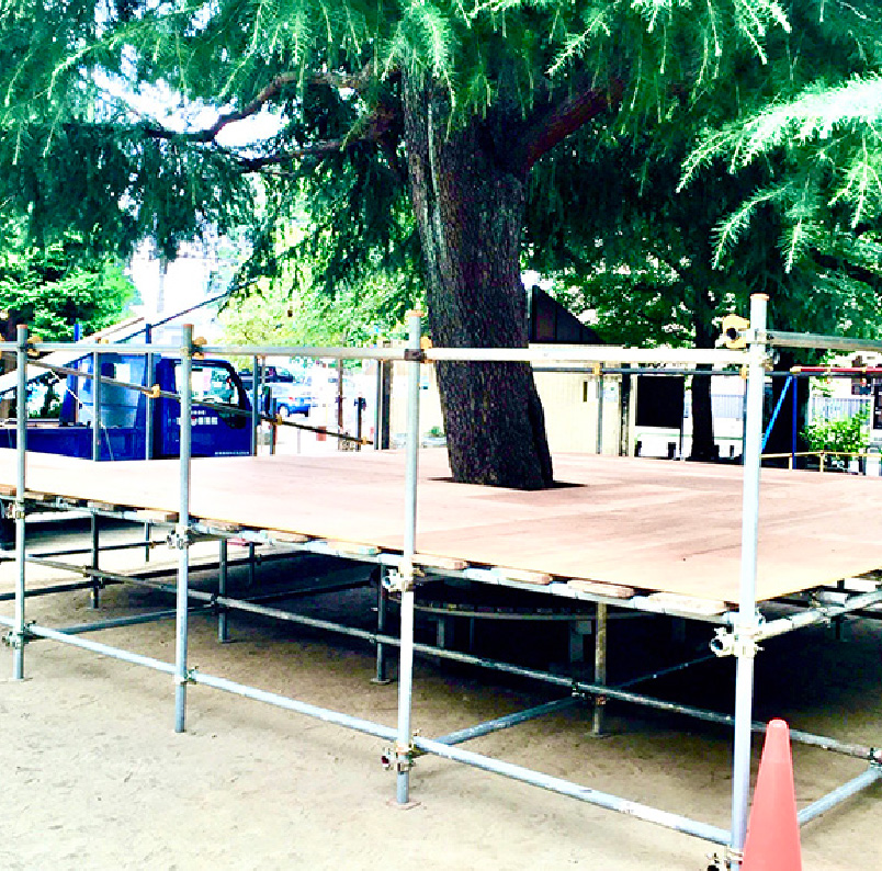 写真(夏の盆踊り会場設営)